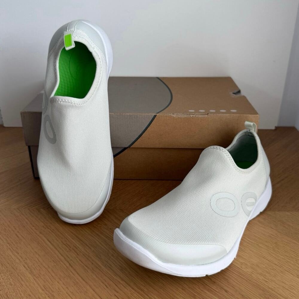 OOFOS OOmg Sport Recovery Women Slip On Sneakers- SZ 9